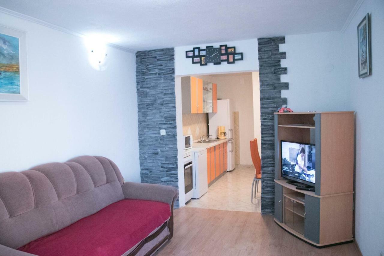 Apartment Lorena Sevid Exterior photo