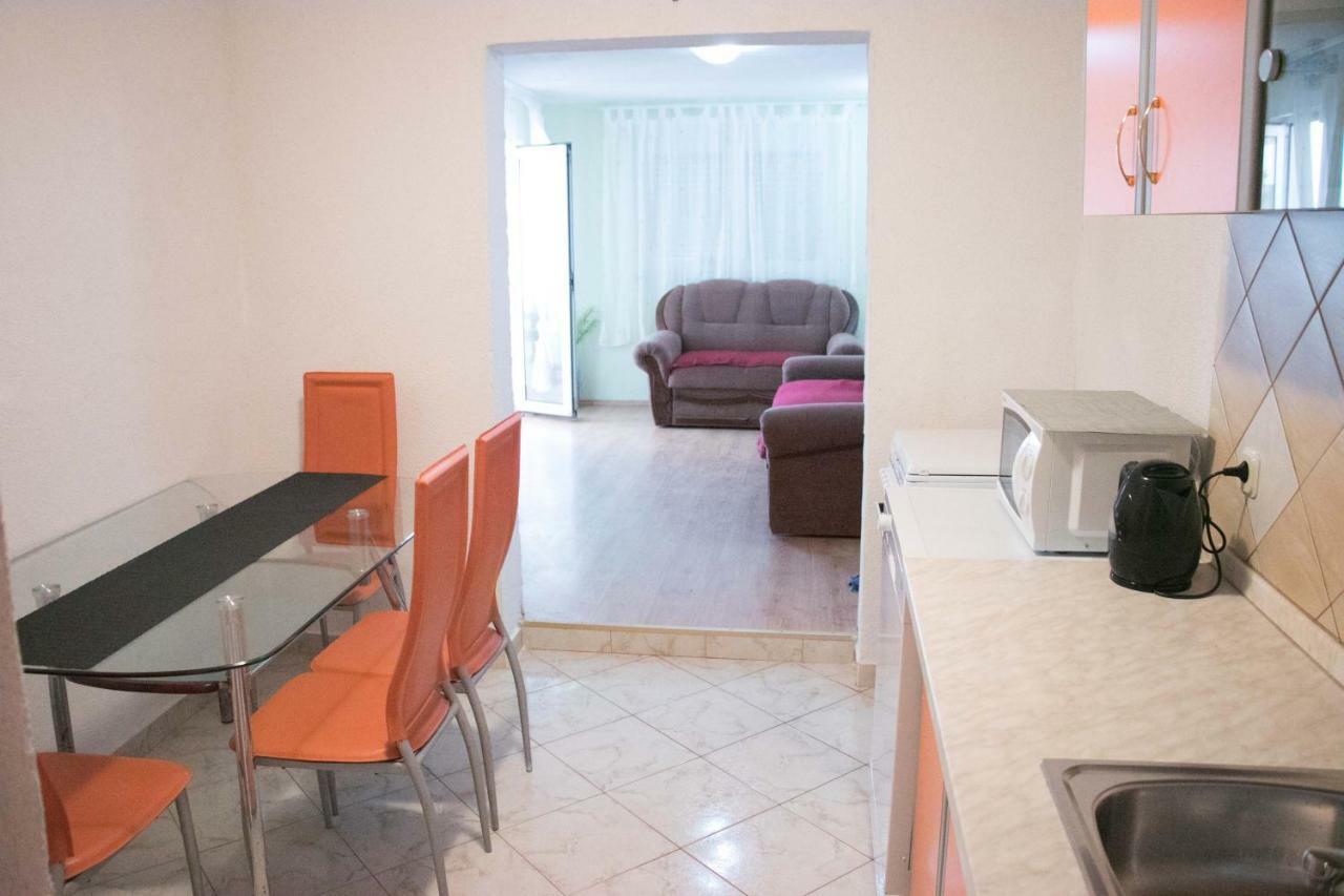 Apartment Lorena Sevid Exterior photo